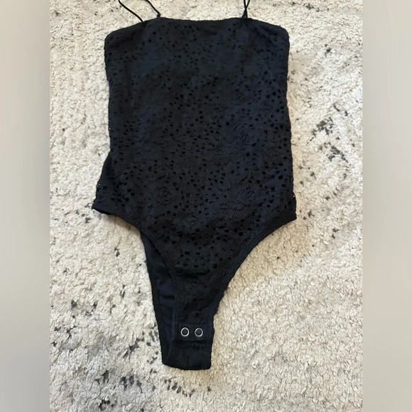 Hollister Bodysuit Solid Black Eyelet. Adjustable straps / Snap Crotch Small - Picture 5 of 7